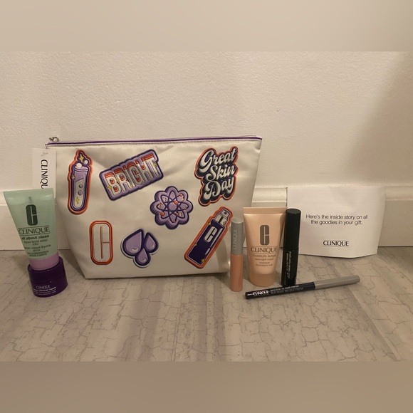 New Clinique Skincare and Makeup 7 Piece Travel Size Set - Picture 2 of 3